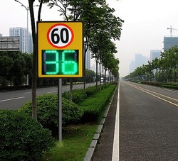 οδικό σήμα για περιορισμό ταχύτητας με led στα 36 χιλιόμετρα